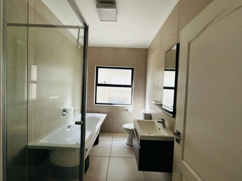Apartment For Sale in Fourways - Photo 8