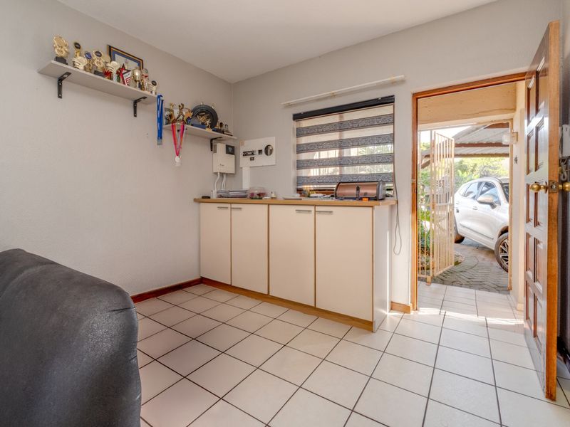 Apartment For Sale in Rangeview - Photo 2