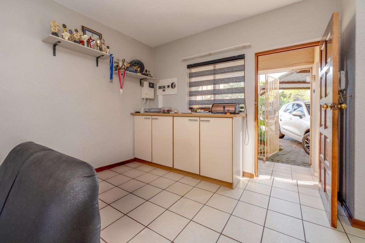 Apartment For Sale in Rangeview - Photo 2