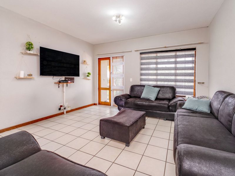 Apartment For Sale in Rangeview - Photo 3