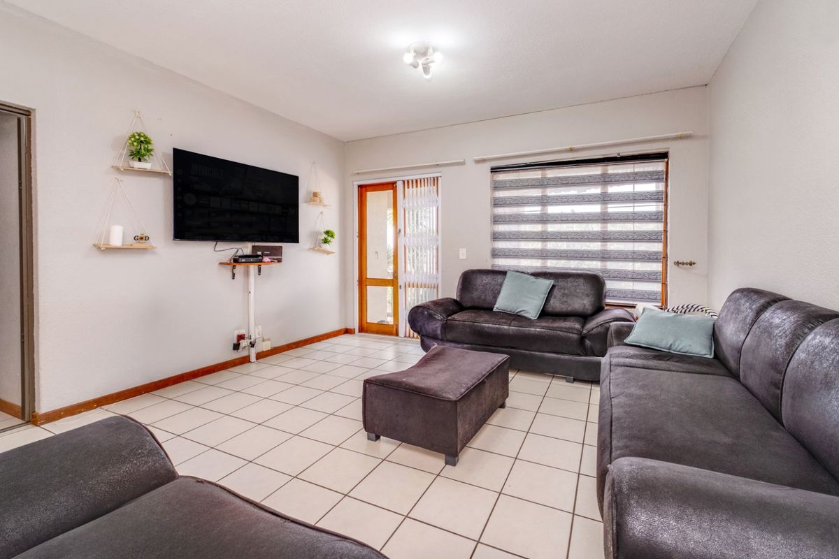 Apartment For Sale in Rangeview - Photo 3