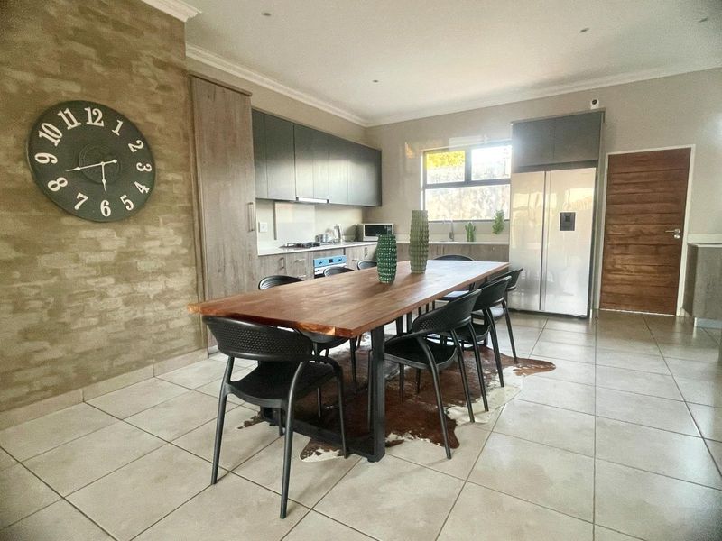 House For Sale in Six Fountains - Photo 9