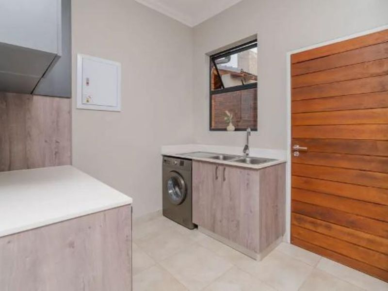 House For Sale in Six Fountains - Photo 7