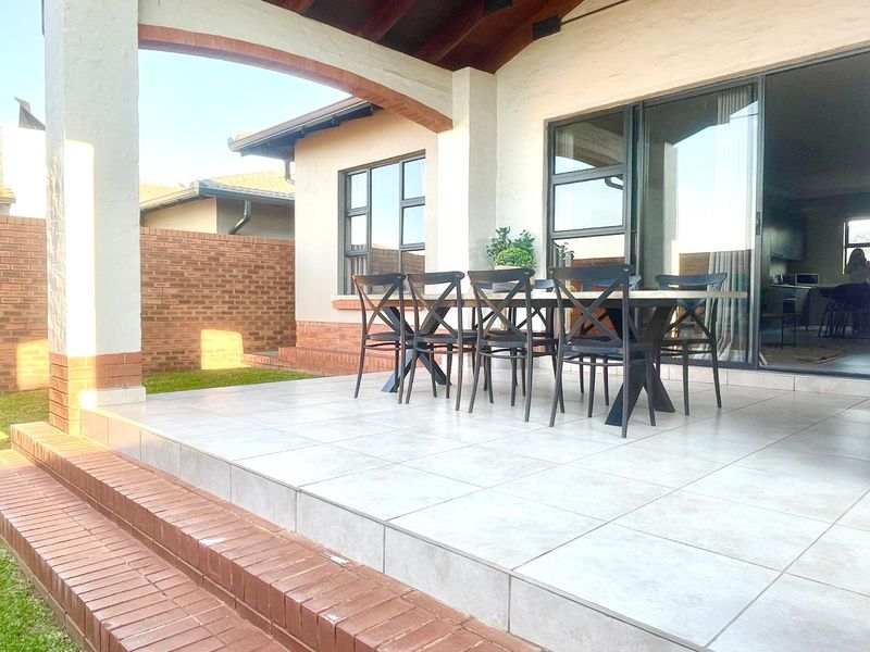 House For Sale in Six Fountains - Photo 4