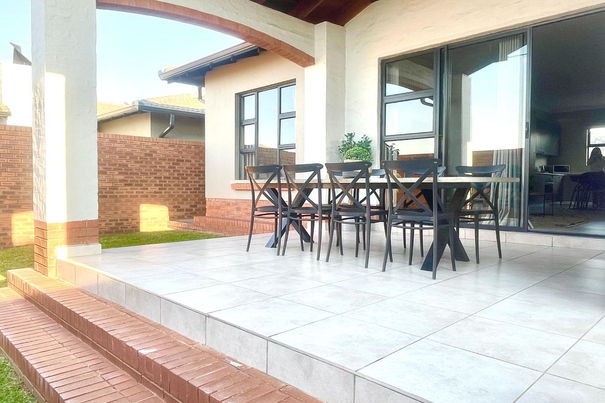 House For Sale in Six Fountains - Photo 4