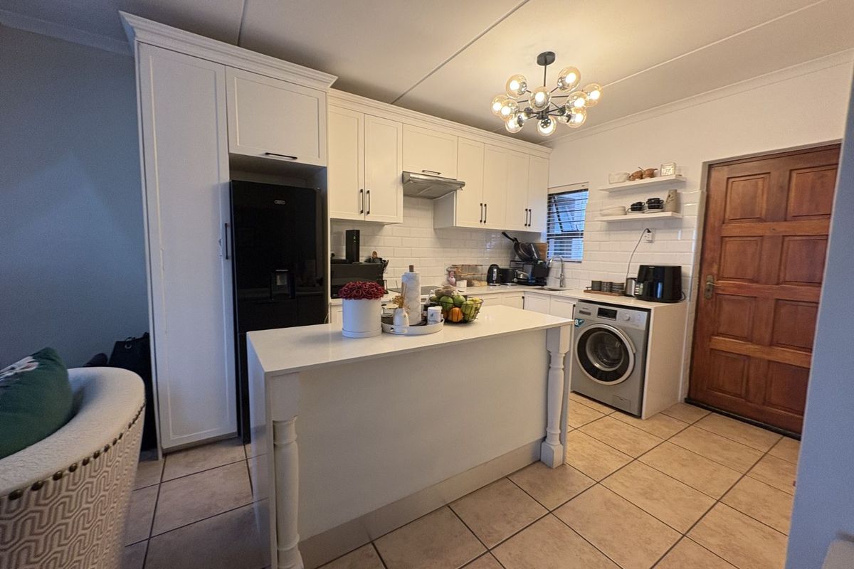 Townhouse To Rent in Kengies - Photo 2