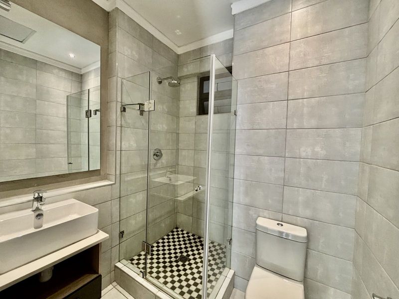 House For Sale in Brooklyn - Photo 3