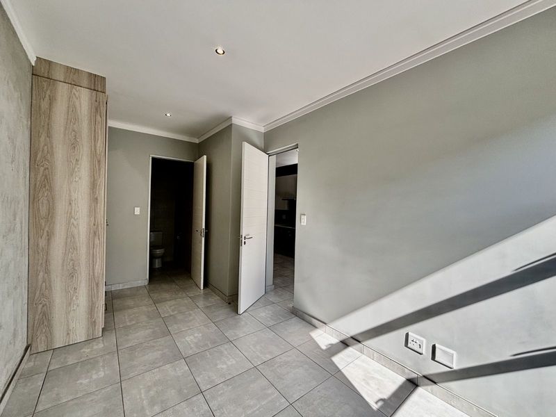 House For Sale in Brooklyn - Photo 2