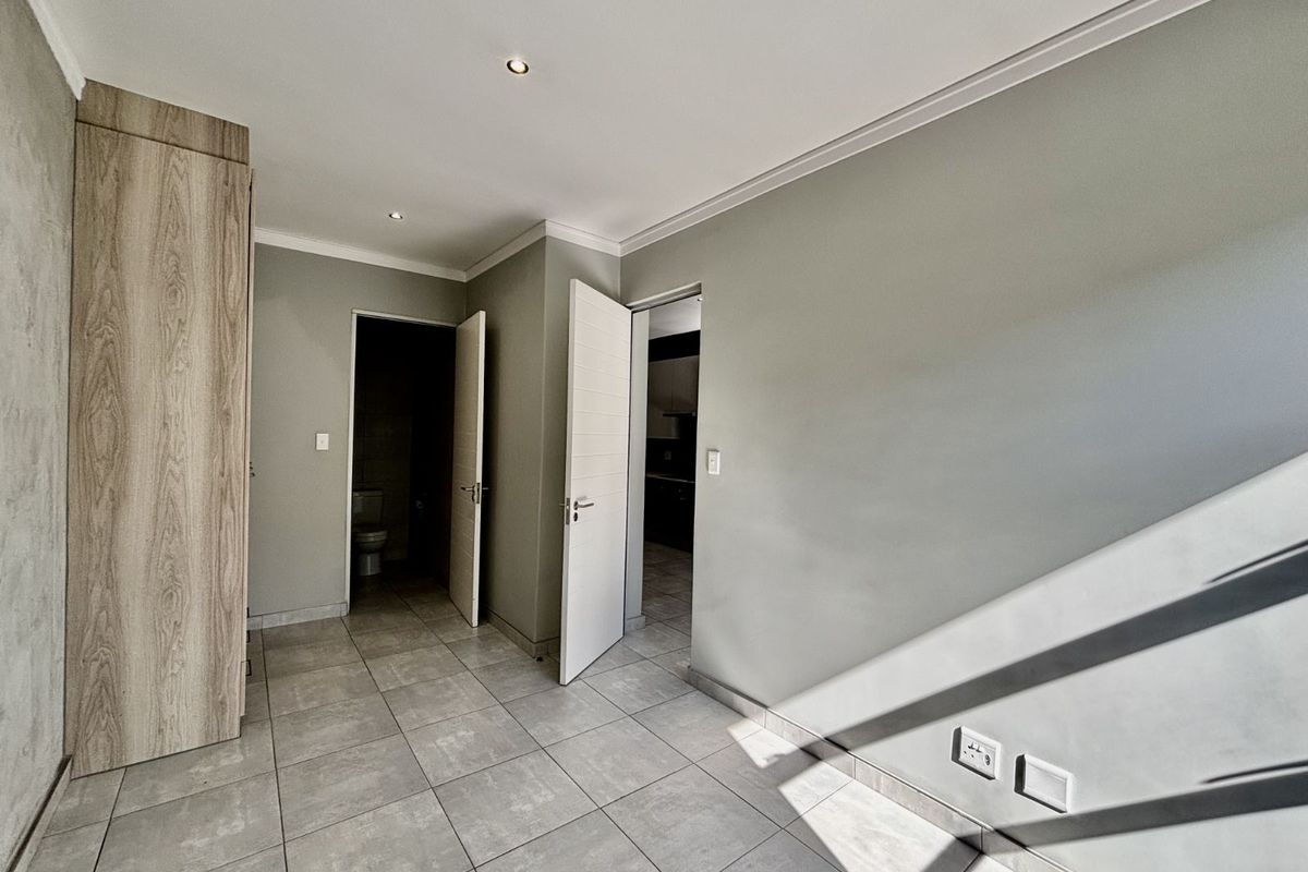 House For Sale in Brooklyn - Photo 2
