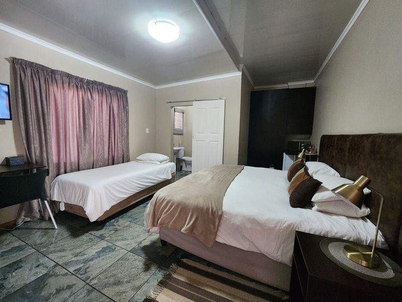 Guest House For Sale in Labram - Photo 5