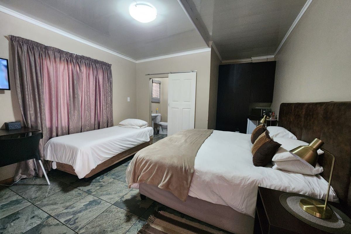 Guest House For Sale in Labram - Photo 5