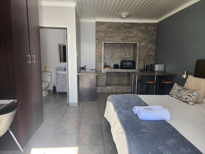 Guest House For Sale in Labram - Photo 4