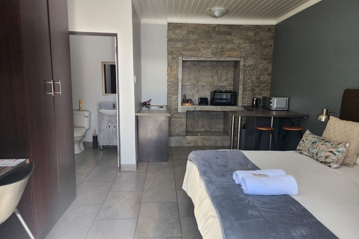 Guest House For Sale in Labram - Photo 4