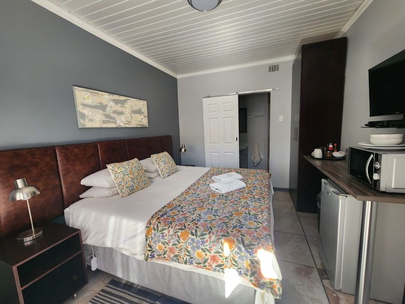 Guest House For Sale in Labram - Photo 8