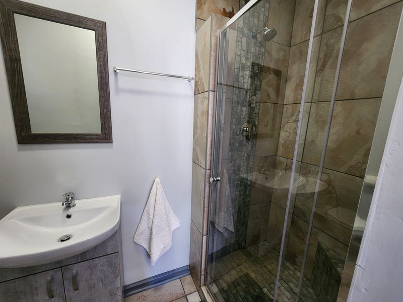 Guest House For Sale in Labram - Photo 6