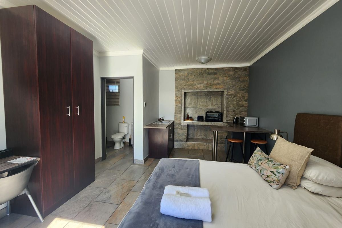 Guest House For Sale in Labram - Photo 2
