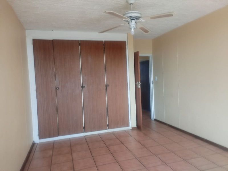 House For Sale in Silverton - Photo 10