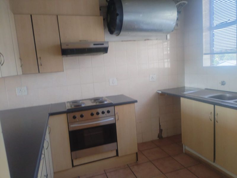 House For Sale in Silverton - Photo 3