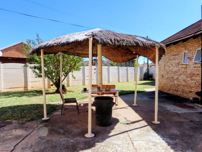 House For Sale in Stilfontein Ext 4 - Photo 8