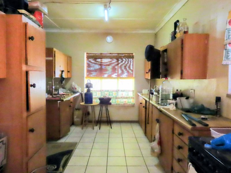 House For Sale in Stilfontein Ext 4 - Photo 4