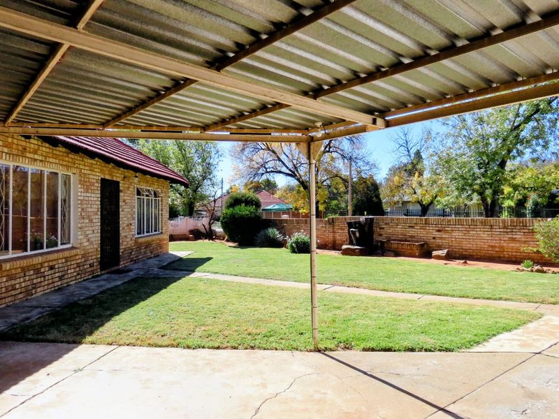House For Sale in Stilfontein Ext 4 - Photo 2