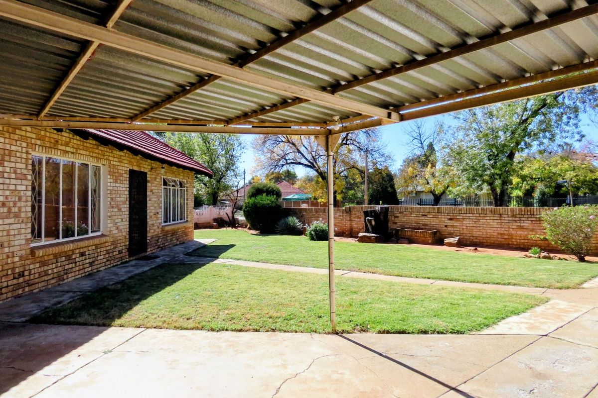 House For Sale in Stilfontein Ext 4 - Photo 2