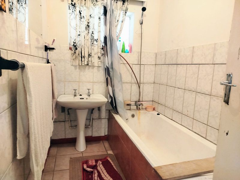 House For Sale in Stilfontein Ext 4 - Photo 8