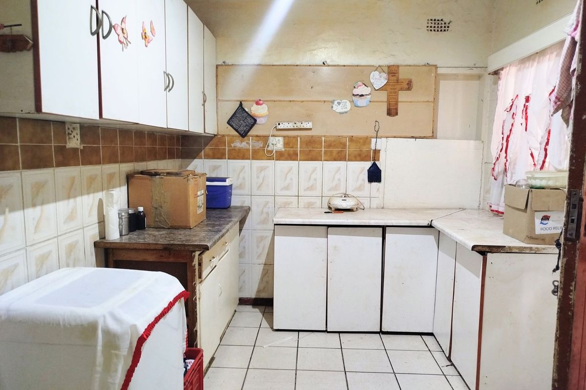House For Sale in Stilfontein Ext 4 - Photo 2