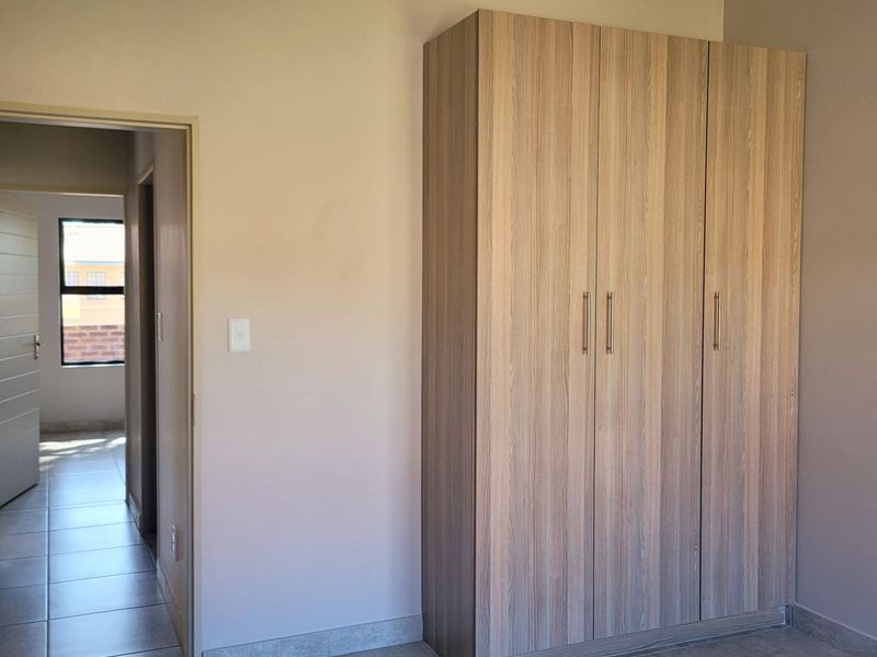 Townhouse For Sale in Die Heuwel - Photo 9