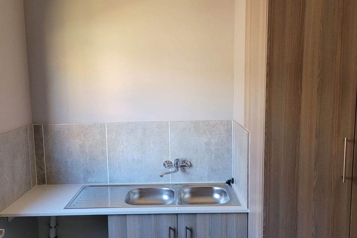 Townhouse For Sale in Die Heuwel - Photo 5