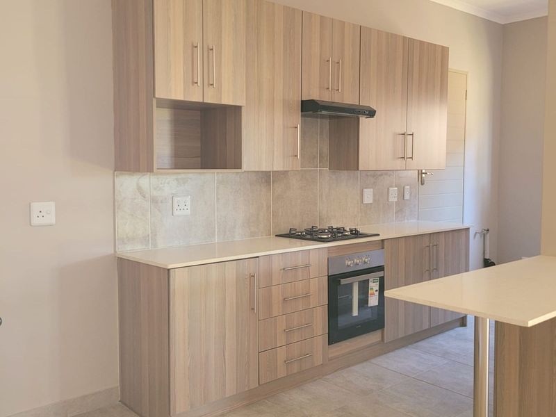 Townhouse For Sale in Die Heuwel - Photo 4