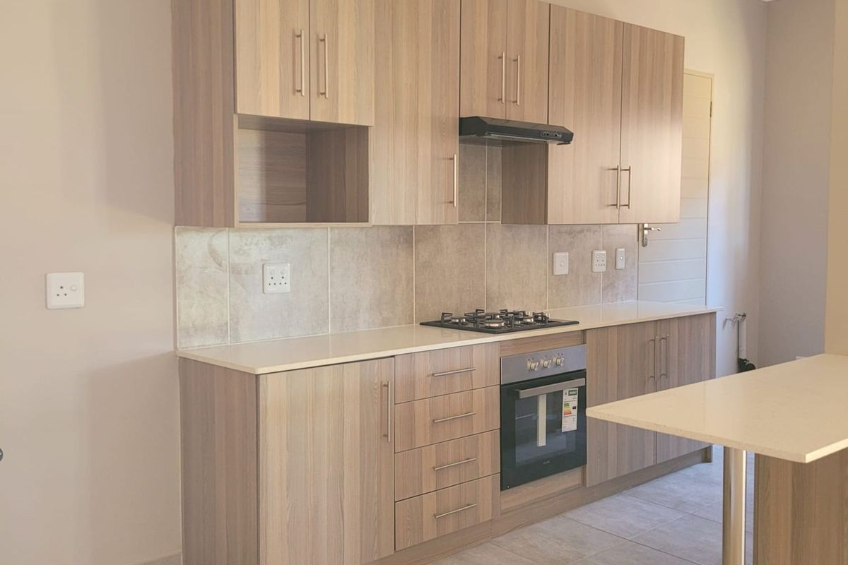 Townhouse For Sale in Die Heuwel - Photo 4