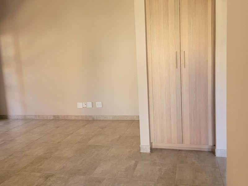 Townhouse For Sale in Die Heuwel - Photo 8