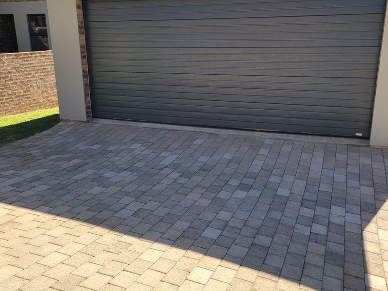 Townhouse For Sale in Die Heuwel - Photo 7