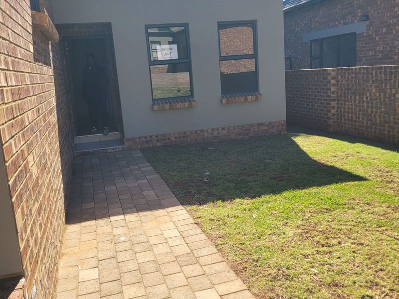 Townhouse For Sale in Die Heuwel - Photo 3