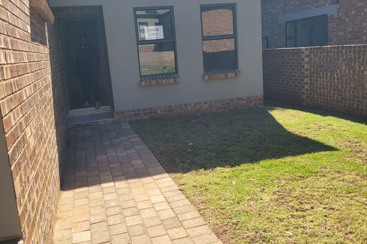 Townhouse For Sale in Die Heuwel - Photo 3