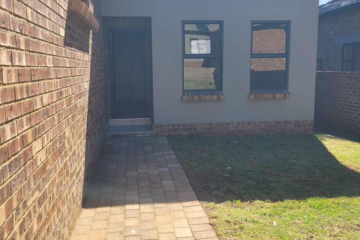 Townhouse For Sale in Die Heuwel - Photo 2