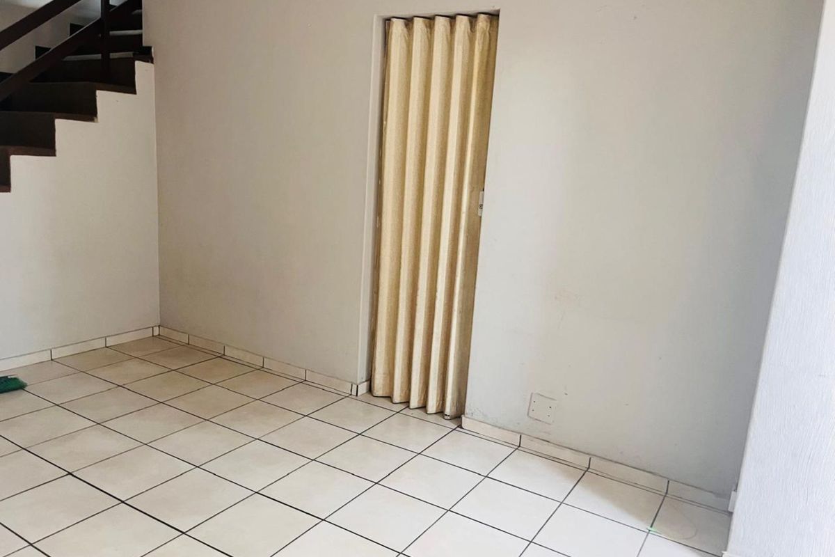 Apartment For Sale in Evander - Photo 5