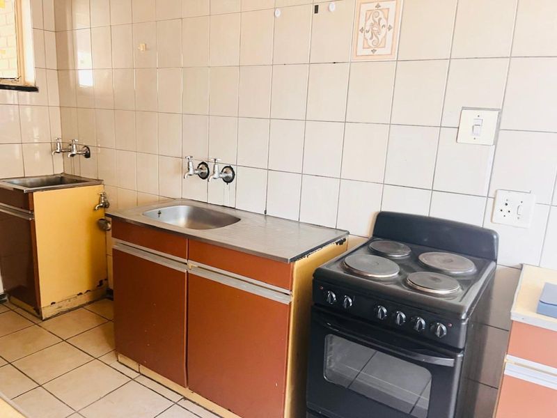 Apartment For Sale in Evander - Photo 2