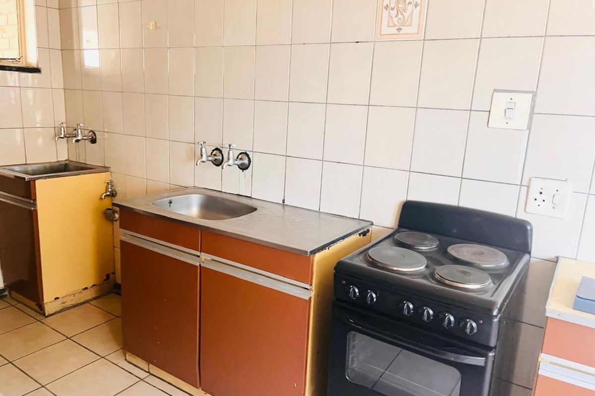 Apartment For Sale in Evander - Photo 2