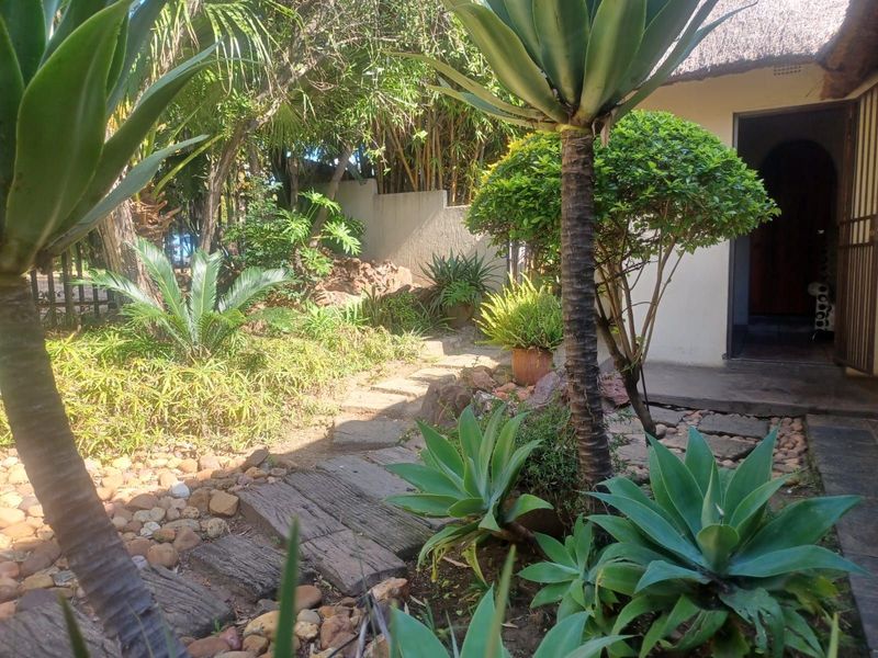 House For Sale in Olivedale - Photo 2