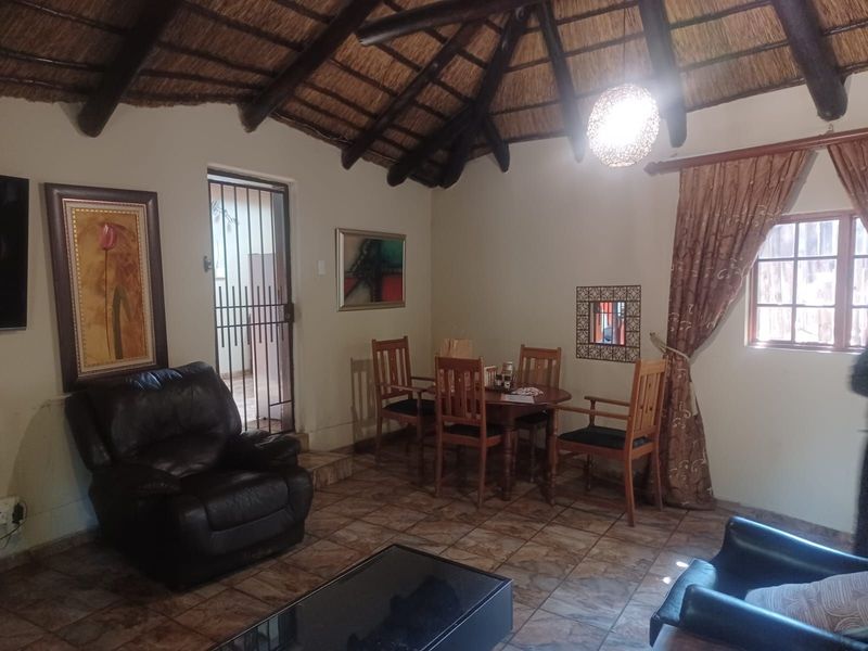 House For Sale in Olivedale - Photo 7