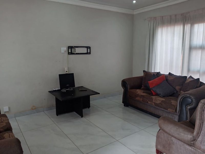 House For Sale in Soshanguve Ext - Photo 10