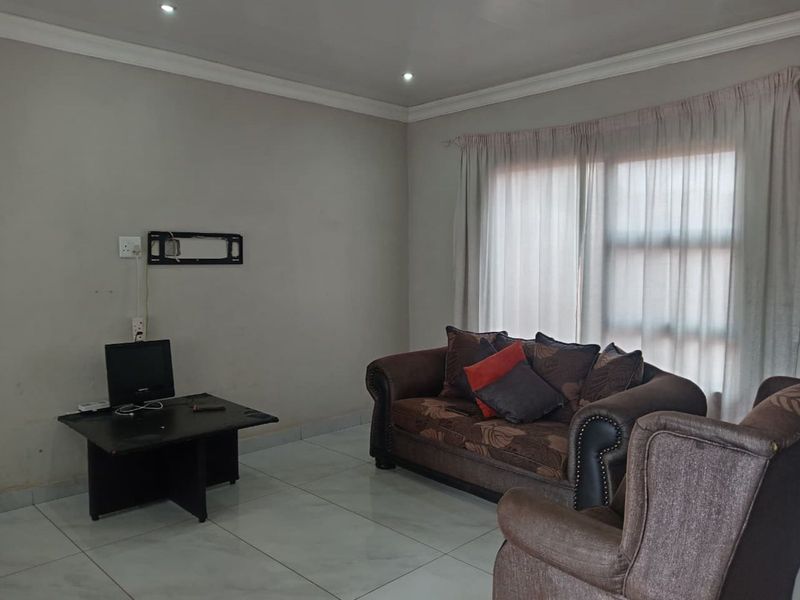 House For Sale in Soshanguve Ext - Photo 9