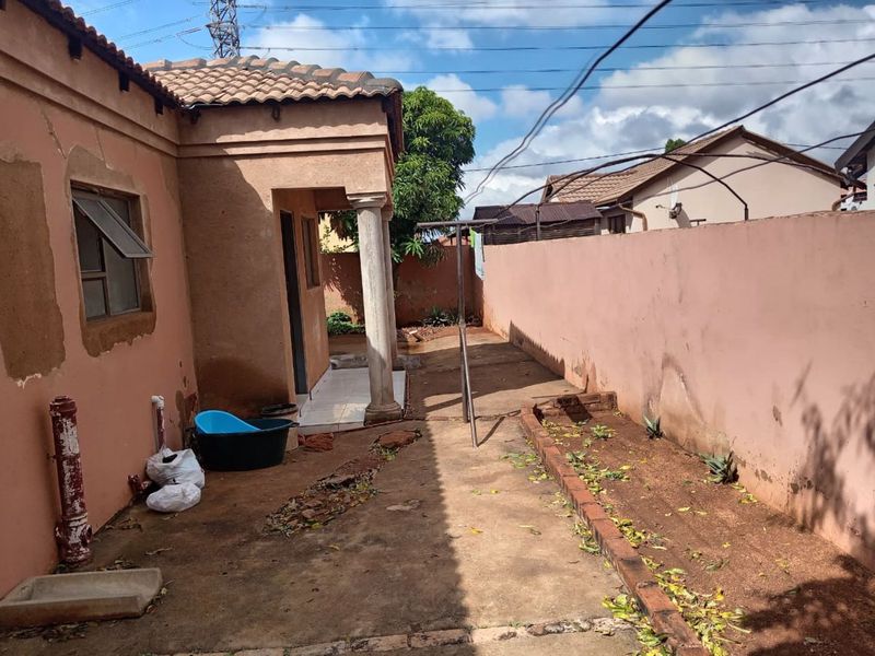 House For Sale in Soshanguve Ext - Photo 5