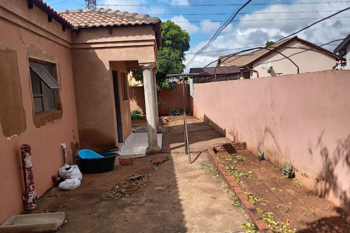 House For Sale in Soshanguve Ext - Photo 5