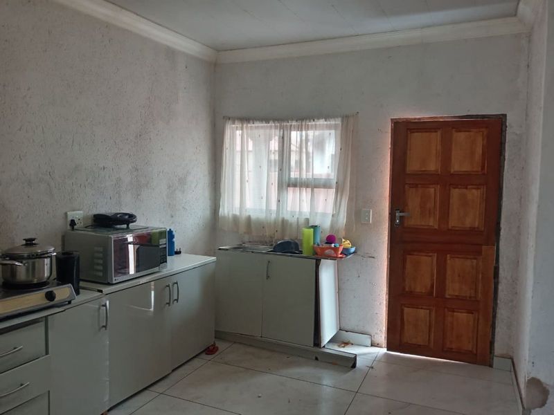 House For Sale in Soshanguve Ext - Photo 8