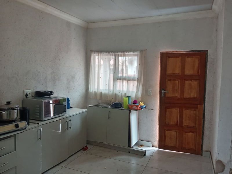 House For Sale in Soshanguve Ext - Photo 7