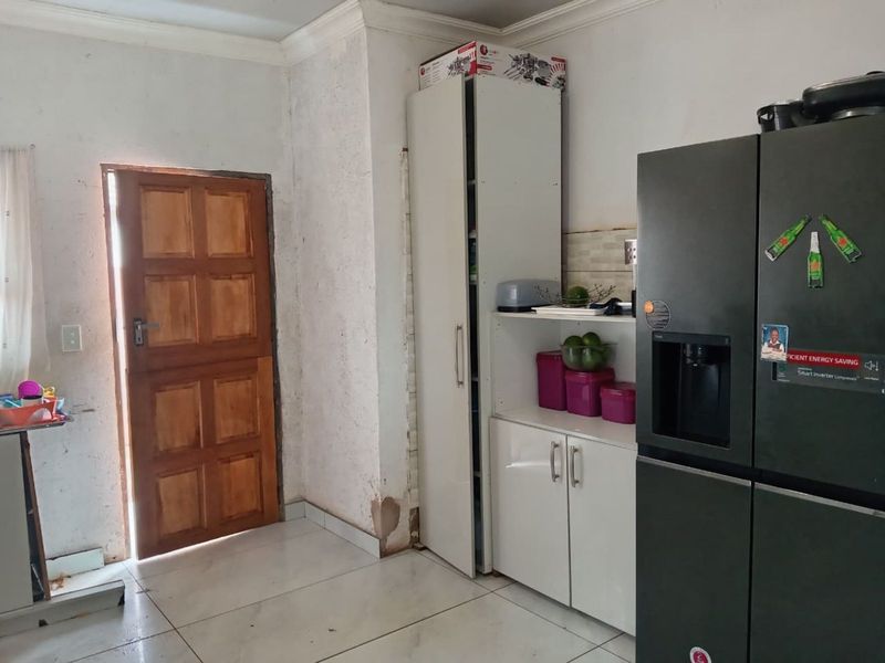 House For Sale in Soshanguve Ext - Photo 6