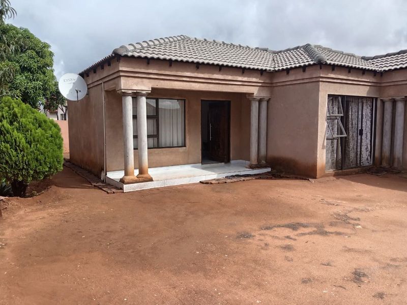 House For Sale in Soshanguve Ext - Photo 1